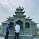 Lăng thờ tam quan