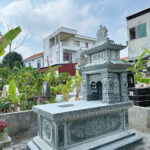 Mộ 2 mái xanh rêu