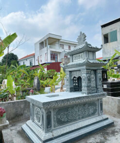 Mộ 2 mái xanh rêu